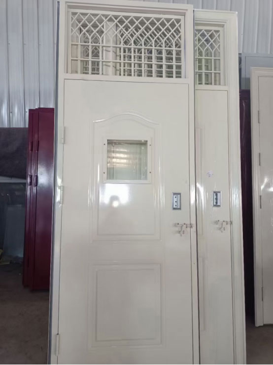 沙雅学校教室门