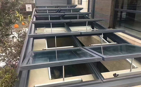 某轨道交通车辆维修车间沙雅排烟窗应用