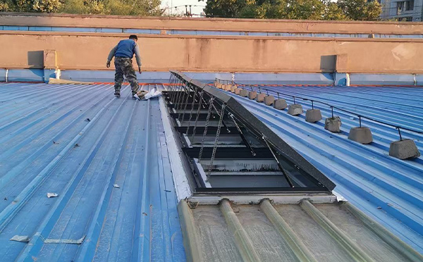 某区域性物流仓储中心沙雅排烟窗系统安装项目