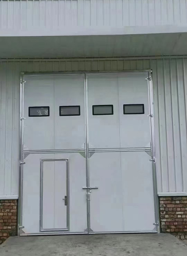 沙雅工业门在设备装配车间出入口的实施记录